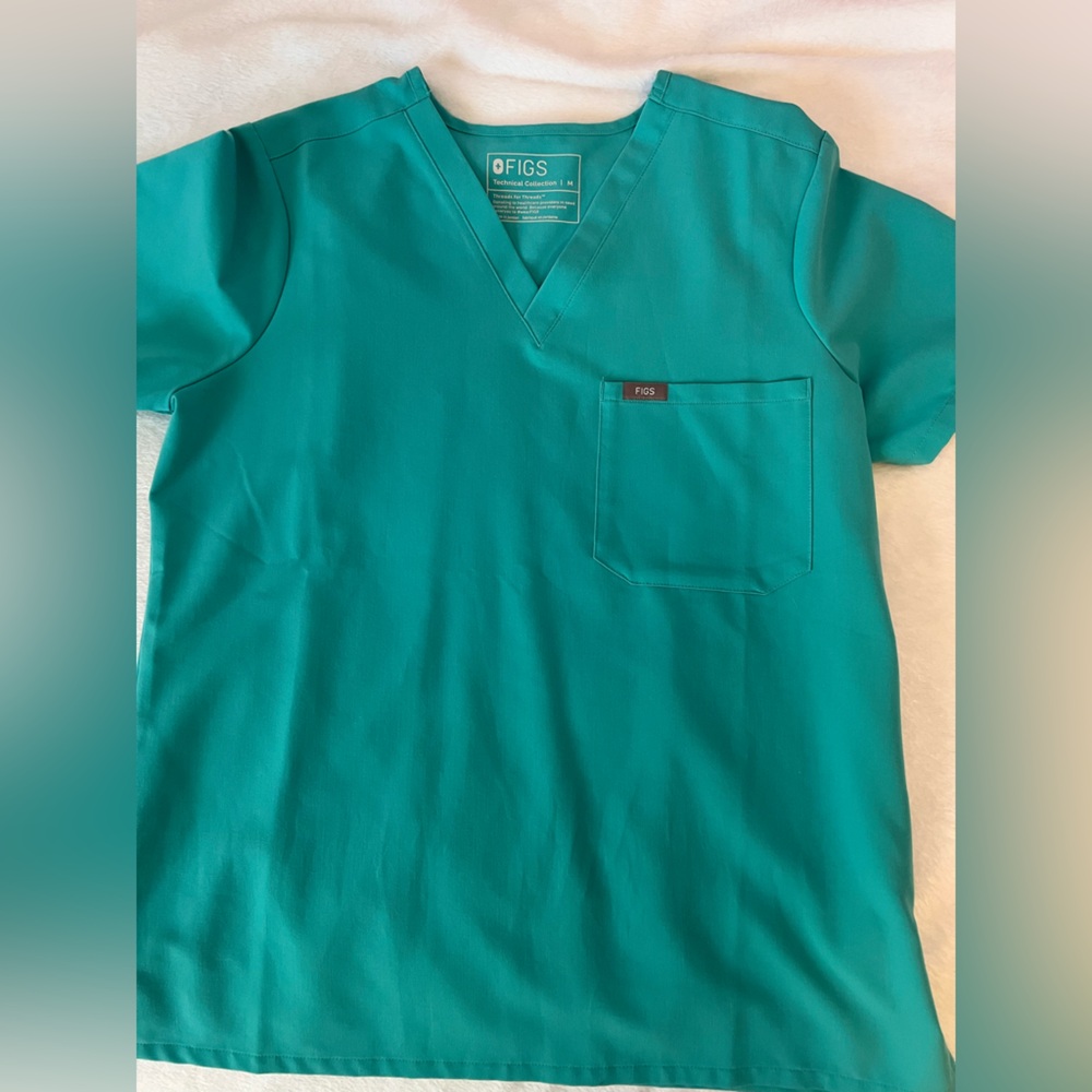 Figs Oasis Scrub Top